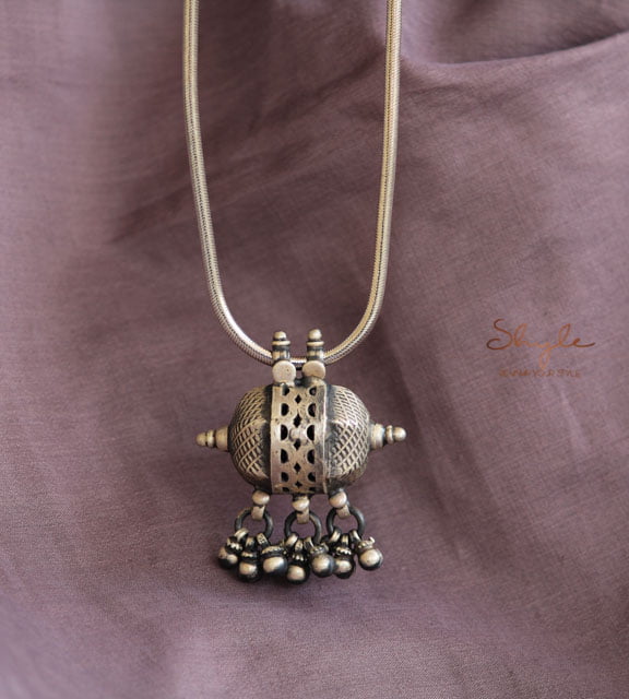 Mizoya Vintage Inspired Textured Ghughri Necklace