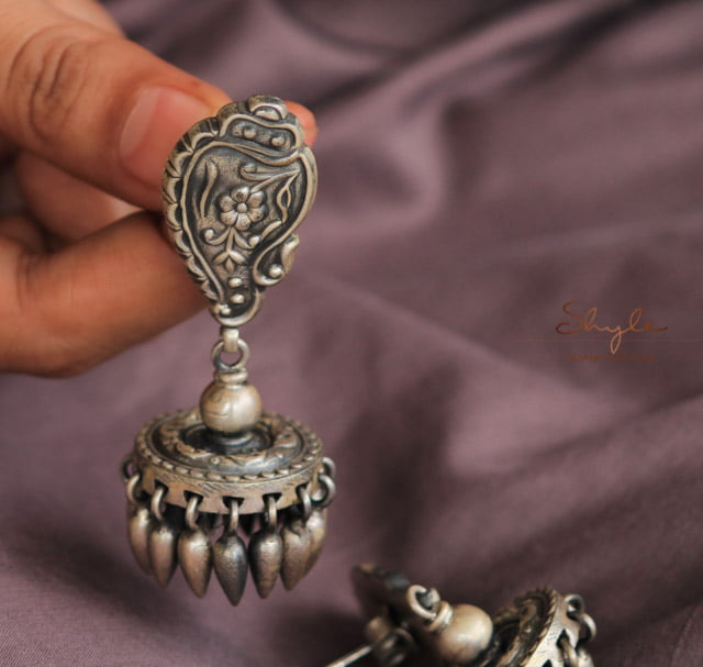 Dulari Flora Motif Intricate Square Jhumka