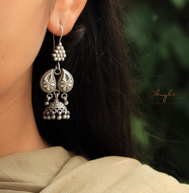 Moh Intricate Fish Hook Jhumki