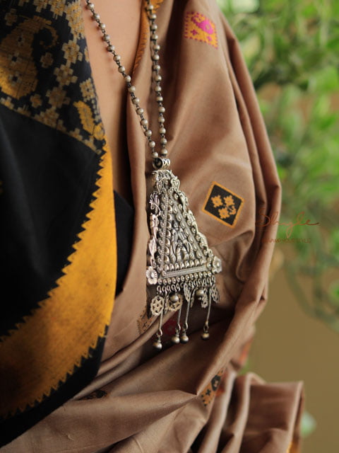 Anvaya Detailed Mini Parrot Ball Classic Necklace