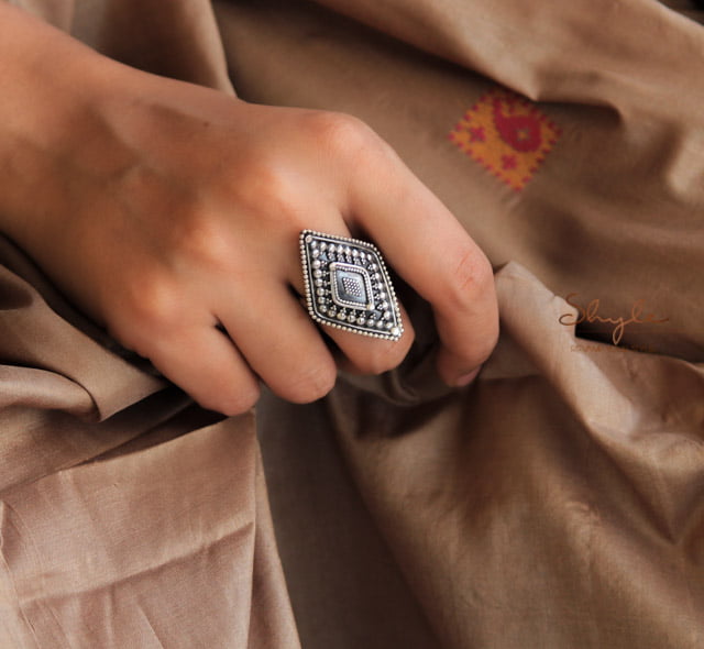 Adya Daana Art Diamond Ring