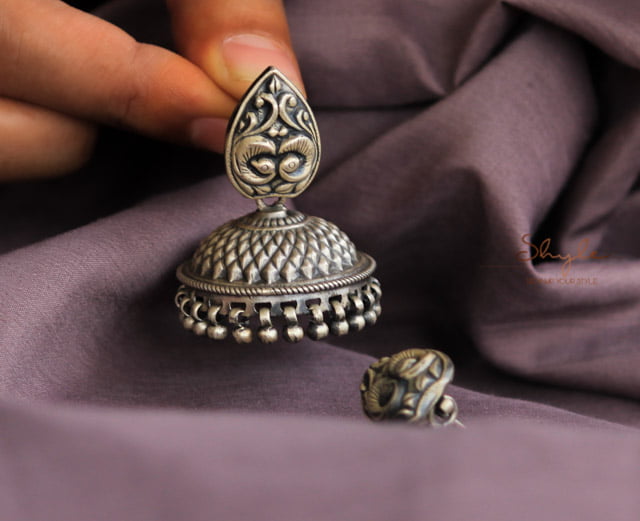 Dulari Peacock Motif Textured Jhumka