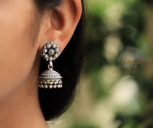 Moh Embossed Motif Intricate Jhumki