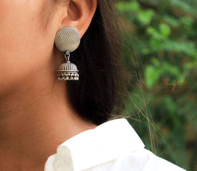 Mizoya Textured Motif Embossed Jhumki