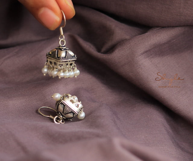 Moh Daana Detailed Freshwater Pearl Drop Earrings