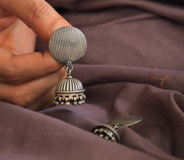 Mizoya Textured Motif Embossed Jhumki