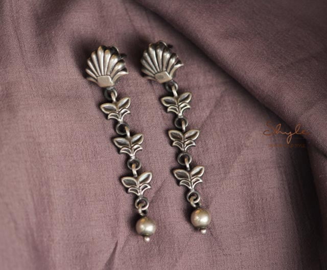 Moh fine Petal Layer Earrings primary