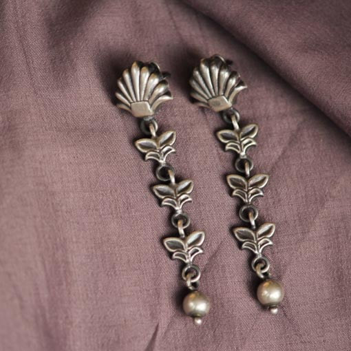 Moh fine Petal Layer Earrings primary