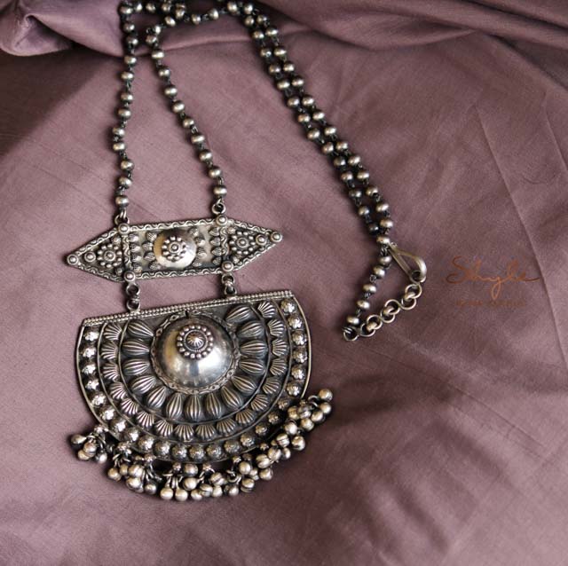 Tattva Textured Detailed Chandra Grand Necklace