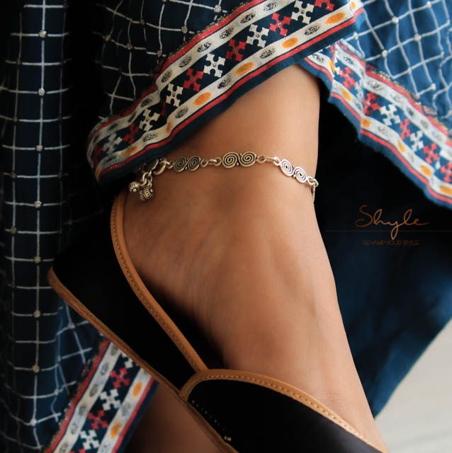 Moh Fine Spiral Anklet