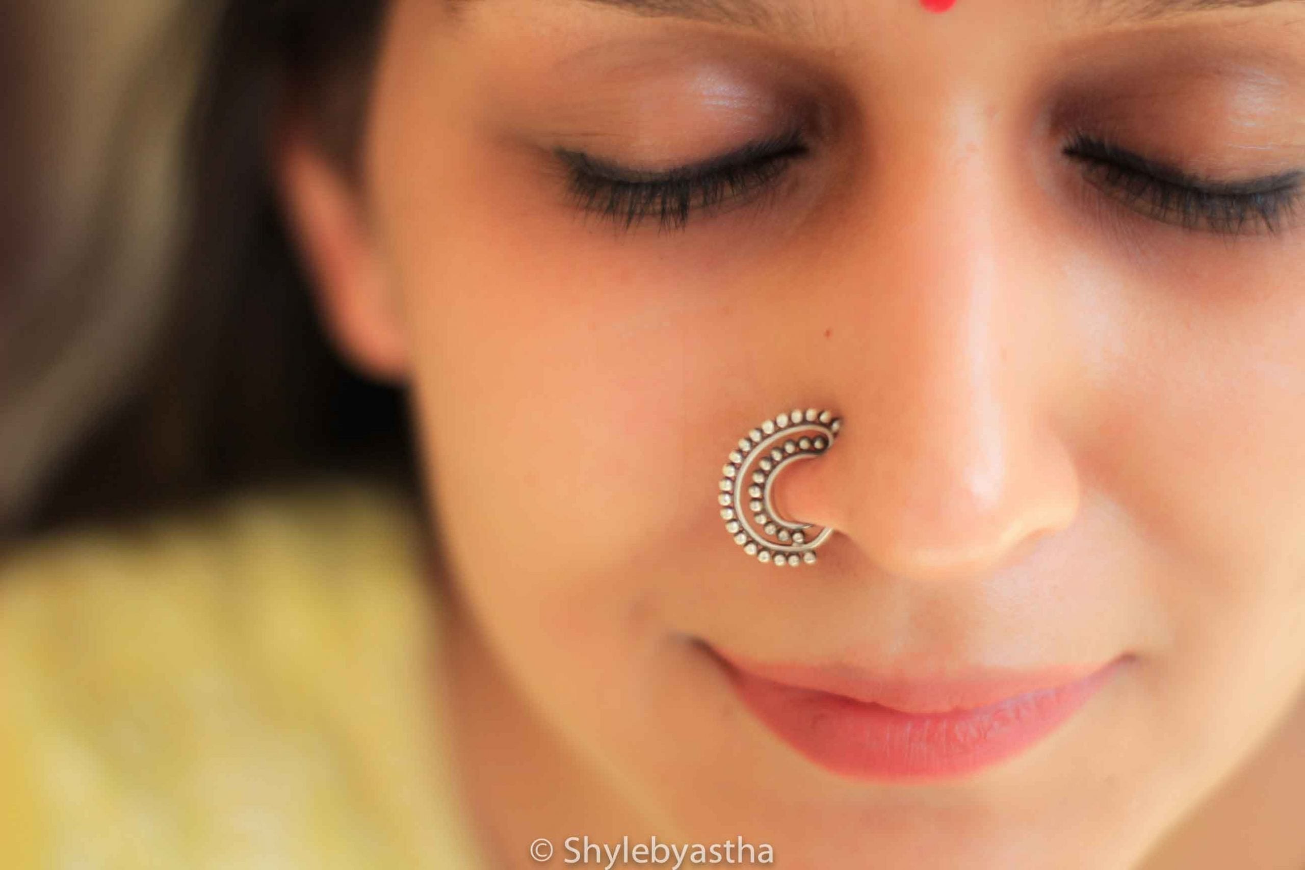 Qurbat Rawa Clip On Nath