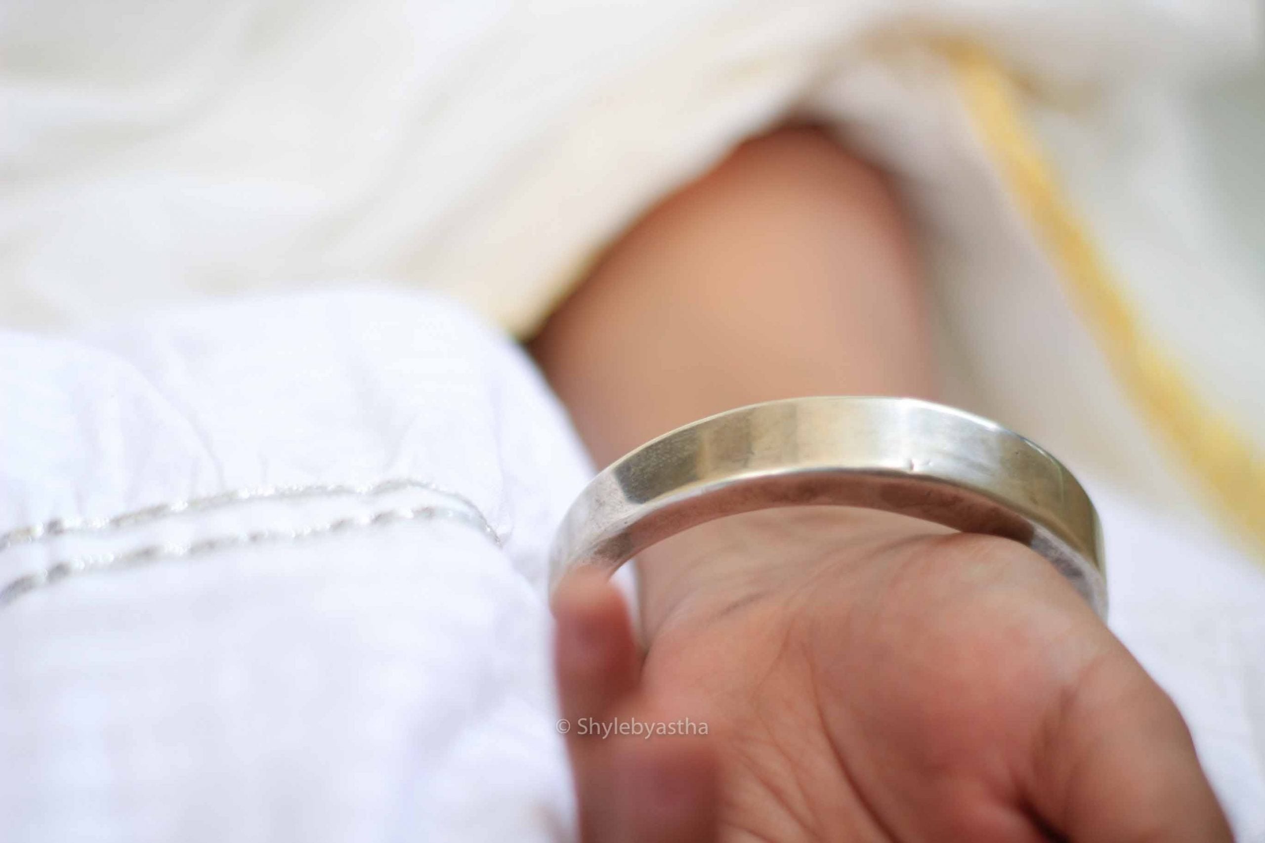 Essence Fine Lightweight Kada