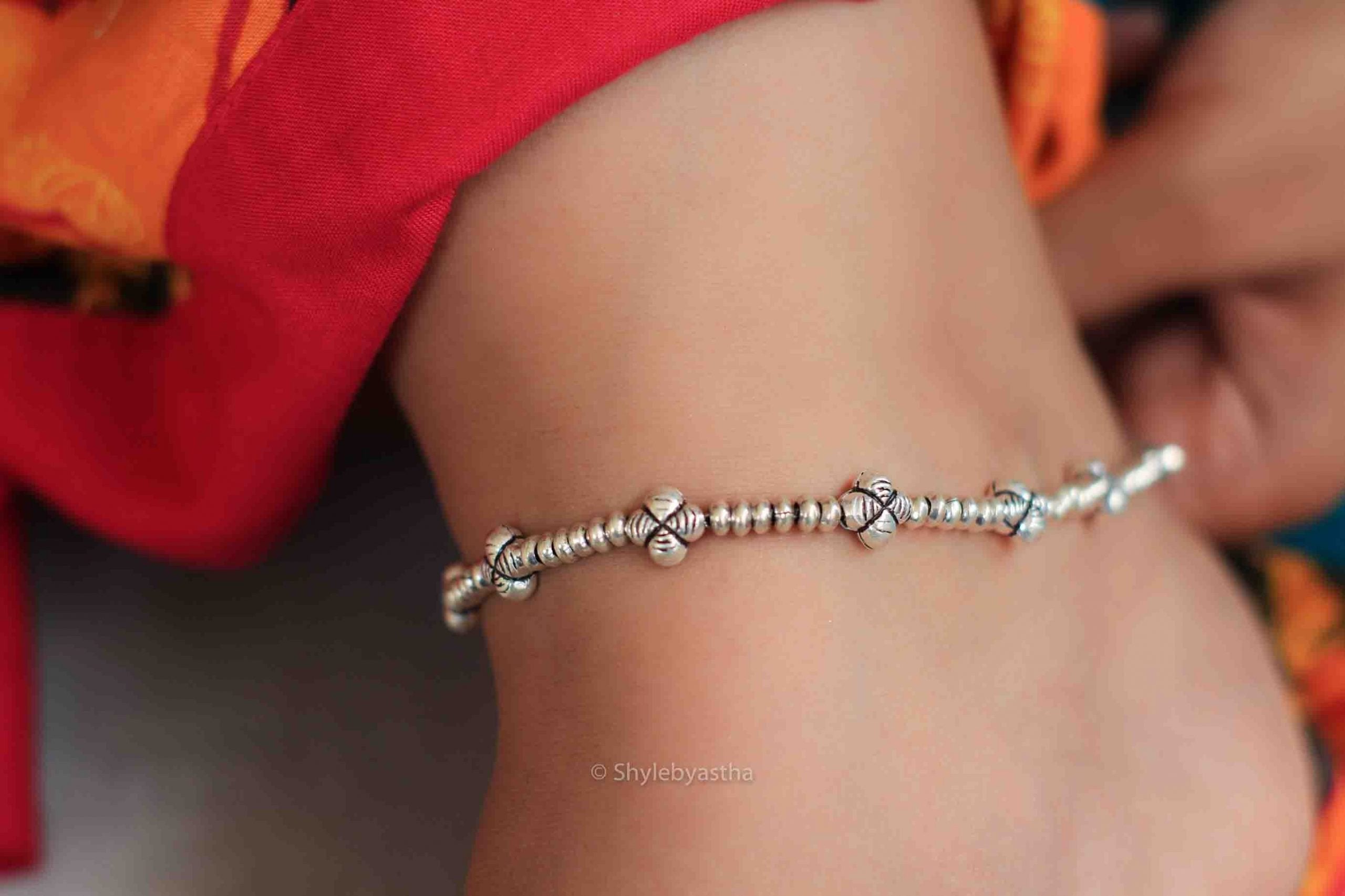 Adya Embossed Anklet