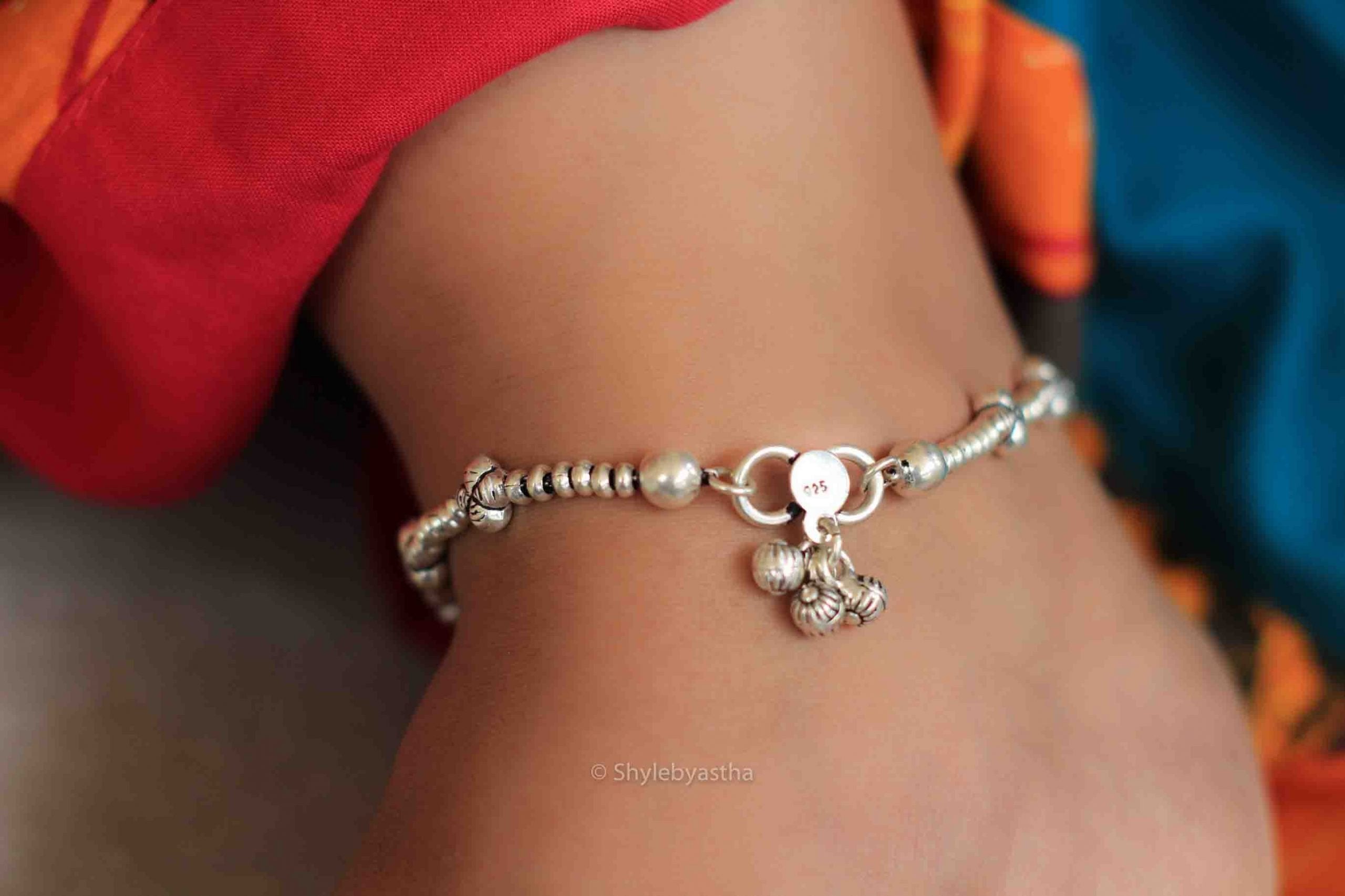 Adya Embossed Anklet