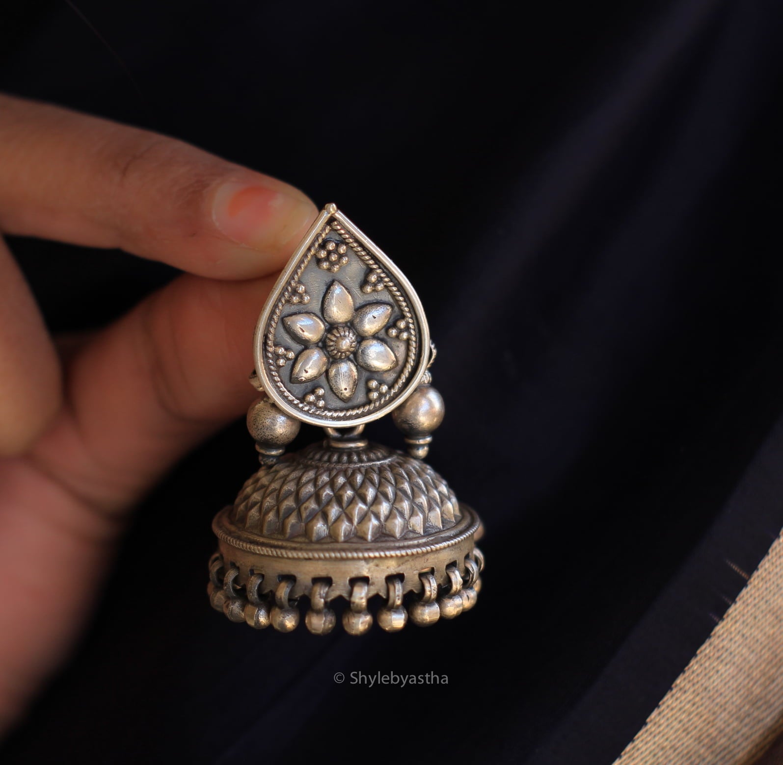 Dulari Drop Motif Textured Jhumka