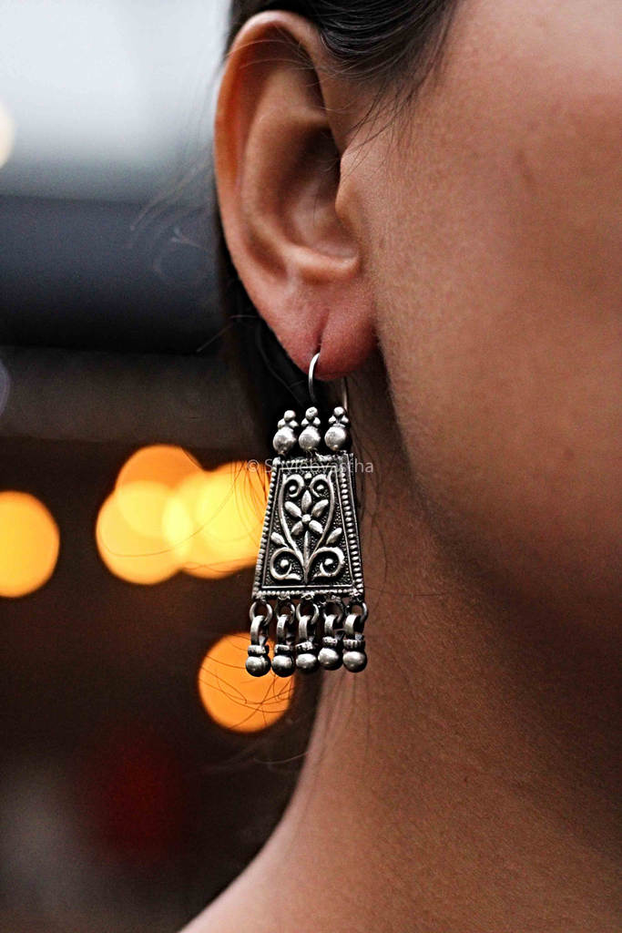 Anvaya Embossed Spiked Necklace Set