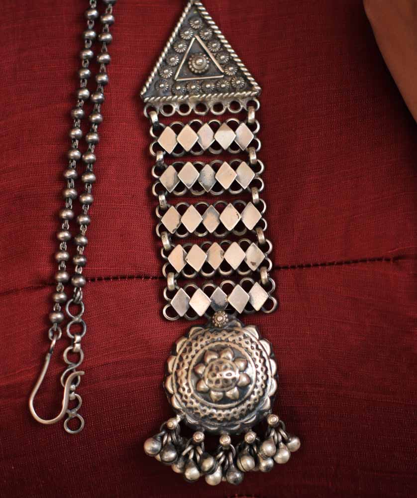 Mizoya Jali Detailed Necklace