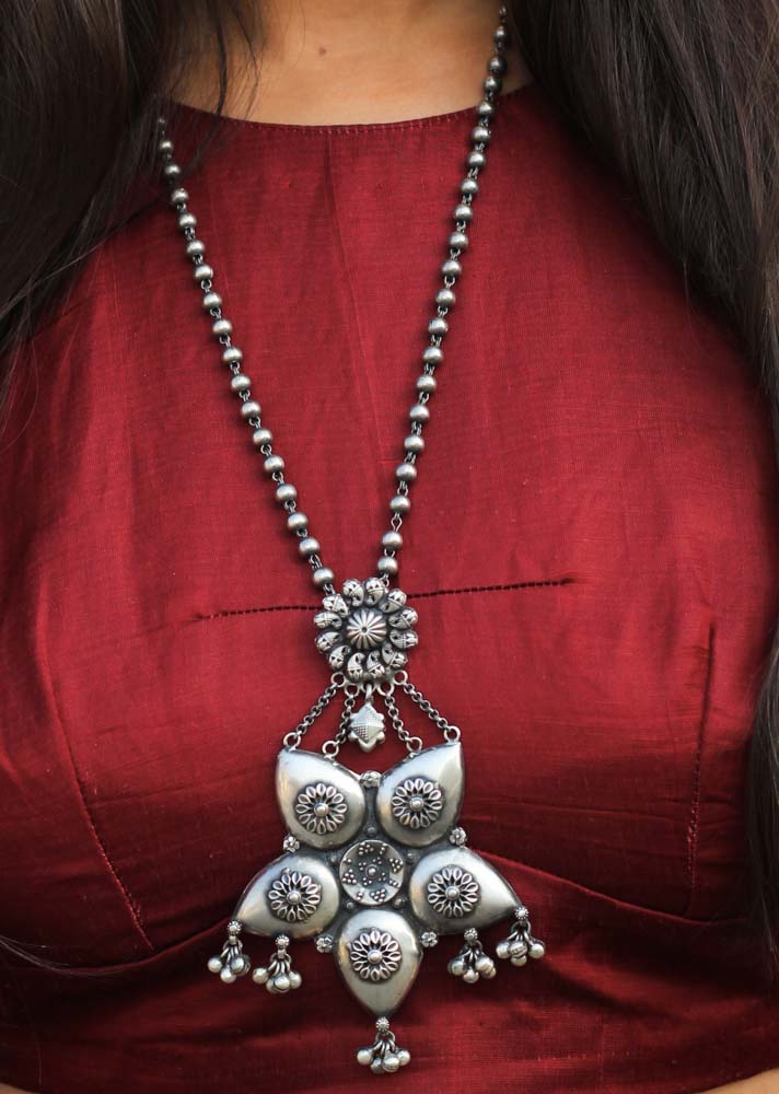 Tattva Flora Detailed Necklace