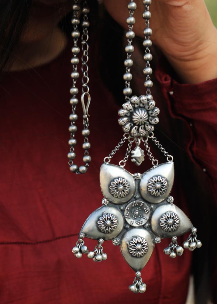 Tattva Flora Detailed Necklace