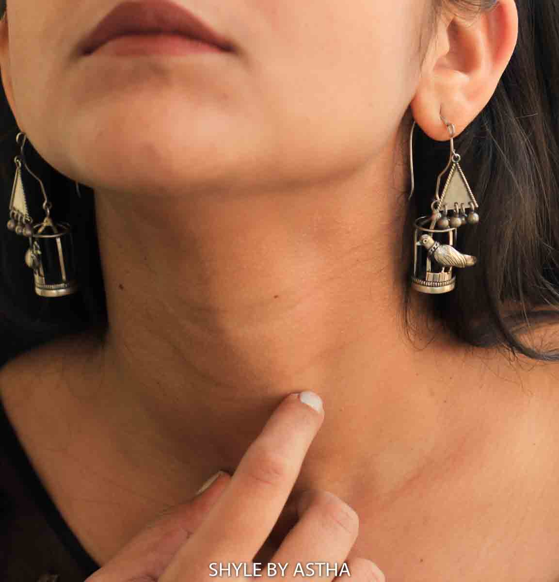 Qurbat Uncaged Ladder Hoops model