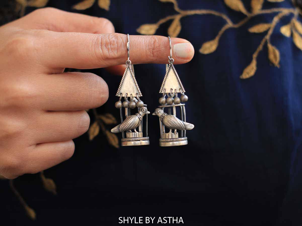 Qurbat Uncaged Ladder Hoops