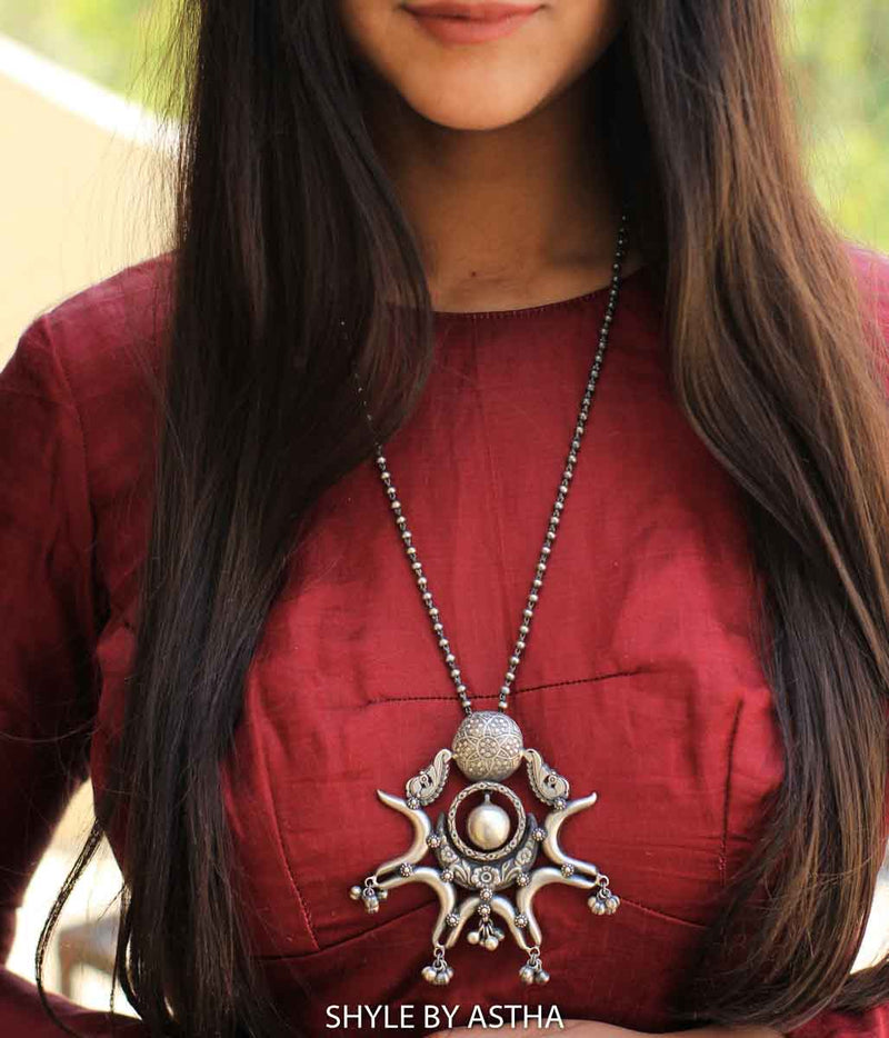 Anvaya Detailed Classic Necklace