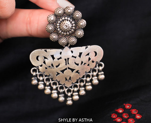 Dulari Carved Ghughri Earrings