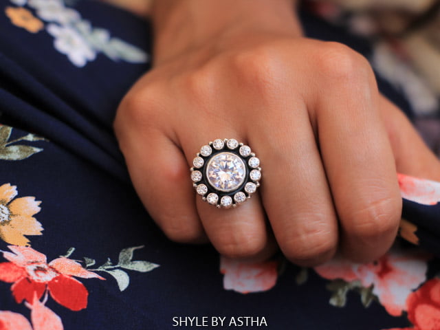 Essence Scintillating Ring