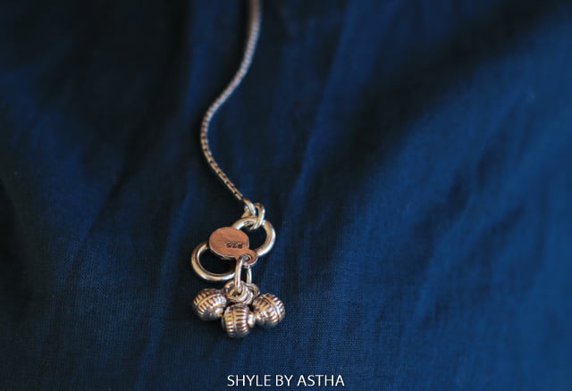 Adya Fine Embossed Anklet