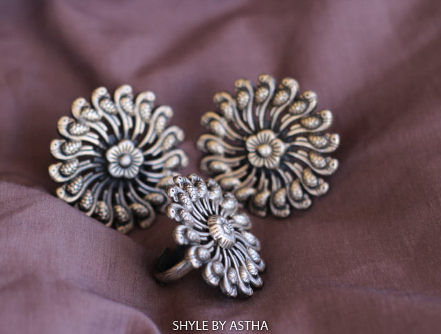 Moh Mini Parrot Cluster Stud