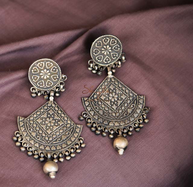 Anvaya Flower Detailed Drop Earrings