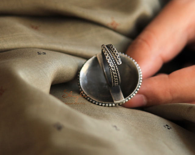 Moh Blooming Flower Detailed Embossed Ring