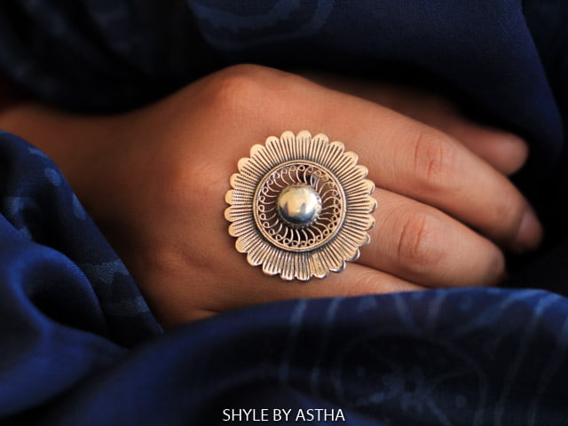 Adya Fine Carved Ring
