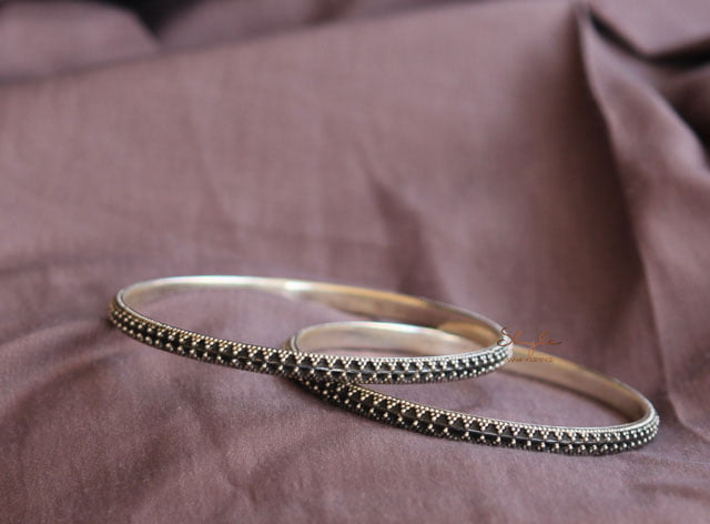 Anvaya Daana Detailed Bangle front