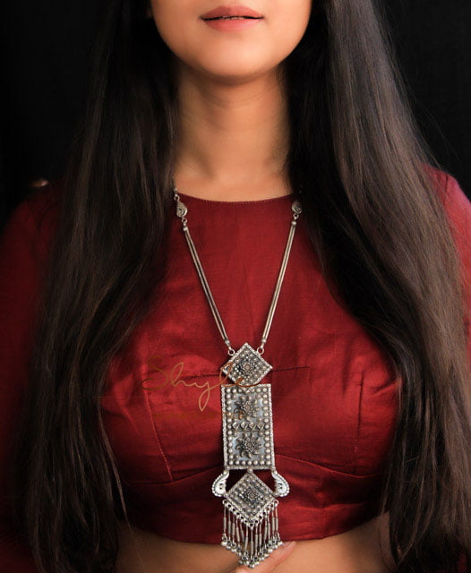 Tattva Flower Leaf Detailed Handcrafted Sequence Drop Necklace