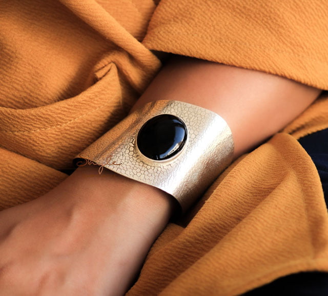 Essence Black Onyx Textured Cocktail Kada