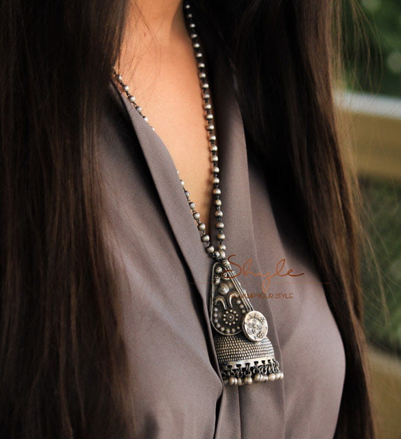 Mizoya Daana Detailed Embossed Jhumka Necklace
