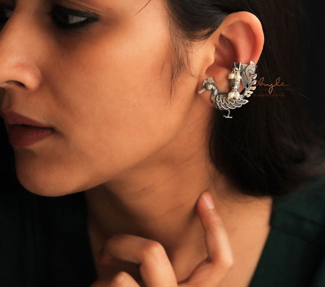 Moh Statement Detailed Peacock Earcuff model