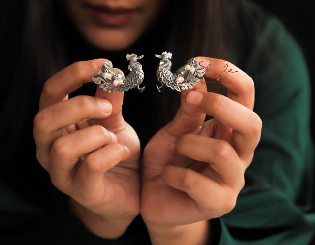 Moh Statement Detailed Peacock Earcuff (1)