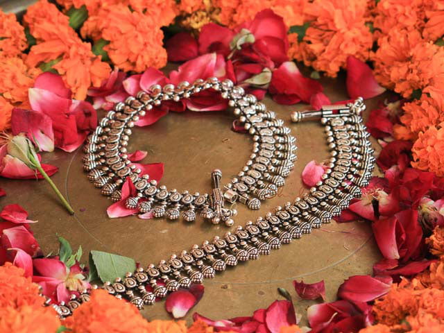 Tattva Carry Sequence Intricate Drop Timeless Anklet Pair primary