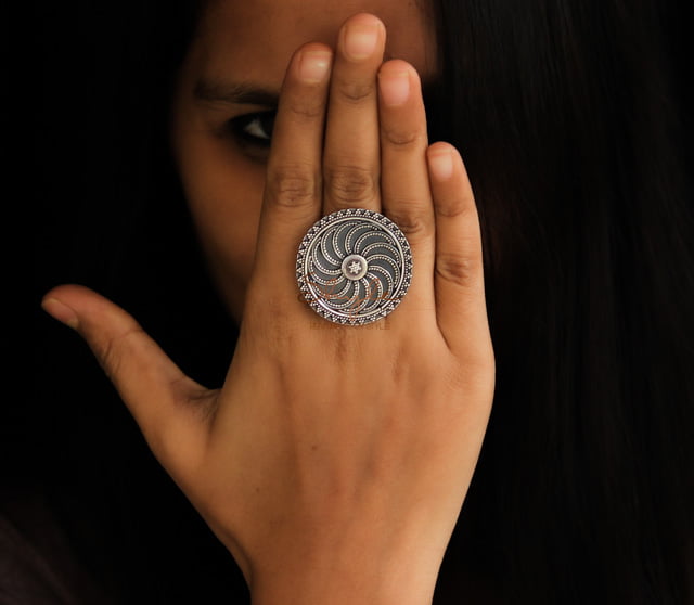 Anvaya Spiral daana detailed ring