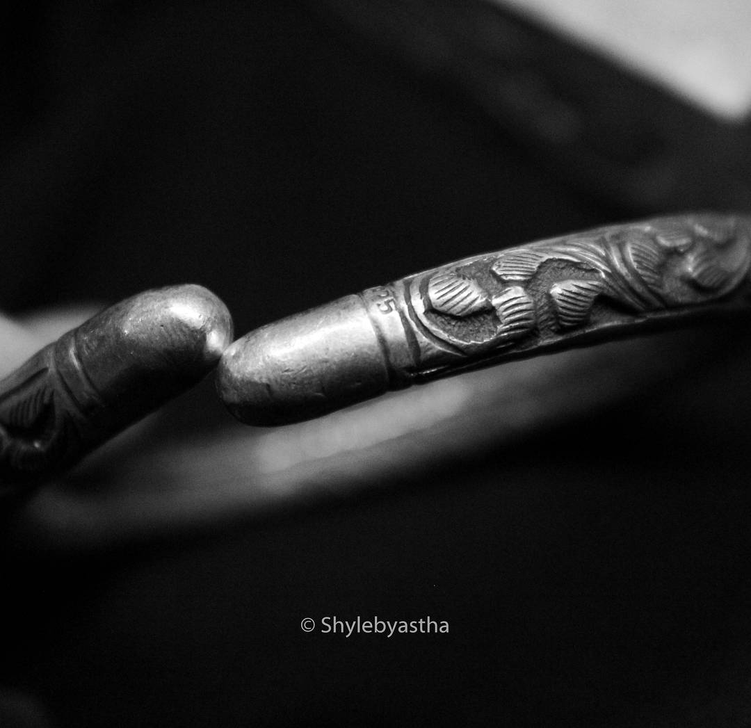 Jhumri Embossed Antique Kada