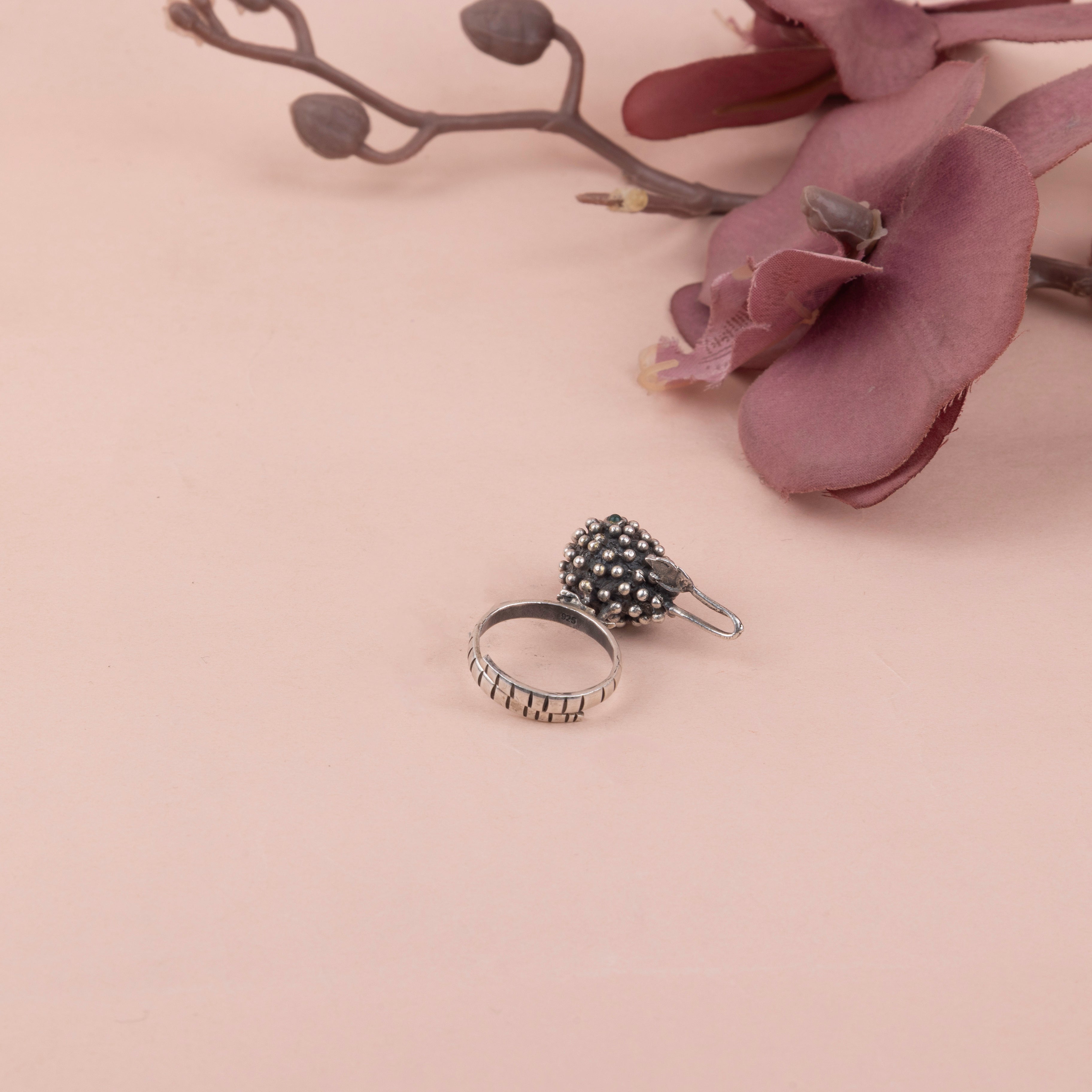 Maahi Round Robin Bird Ring