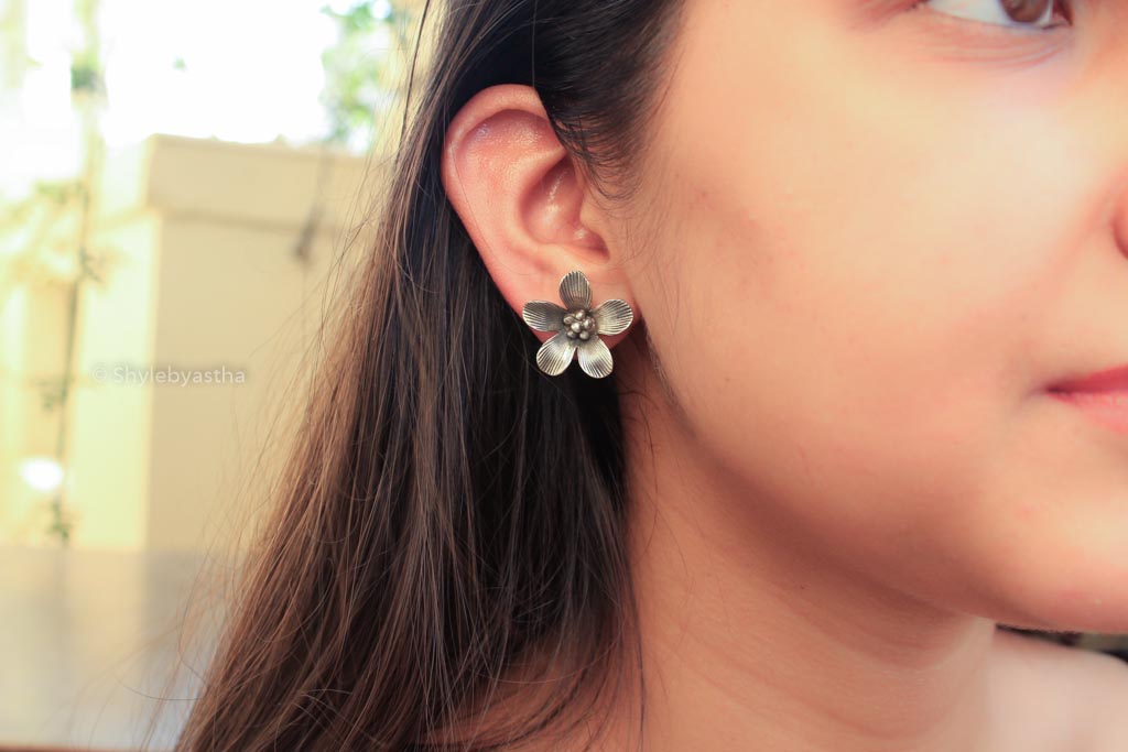 Moh Small Flower Studs