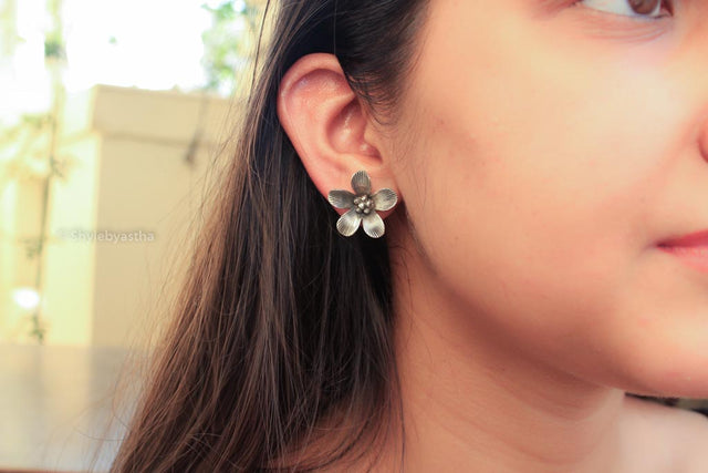 Moh Small Flower Studs