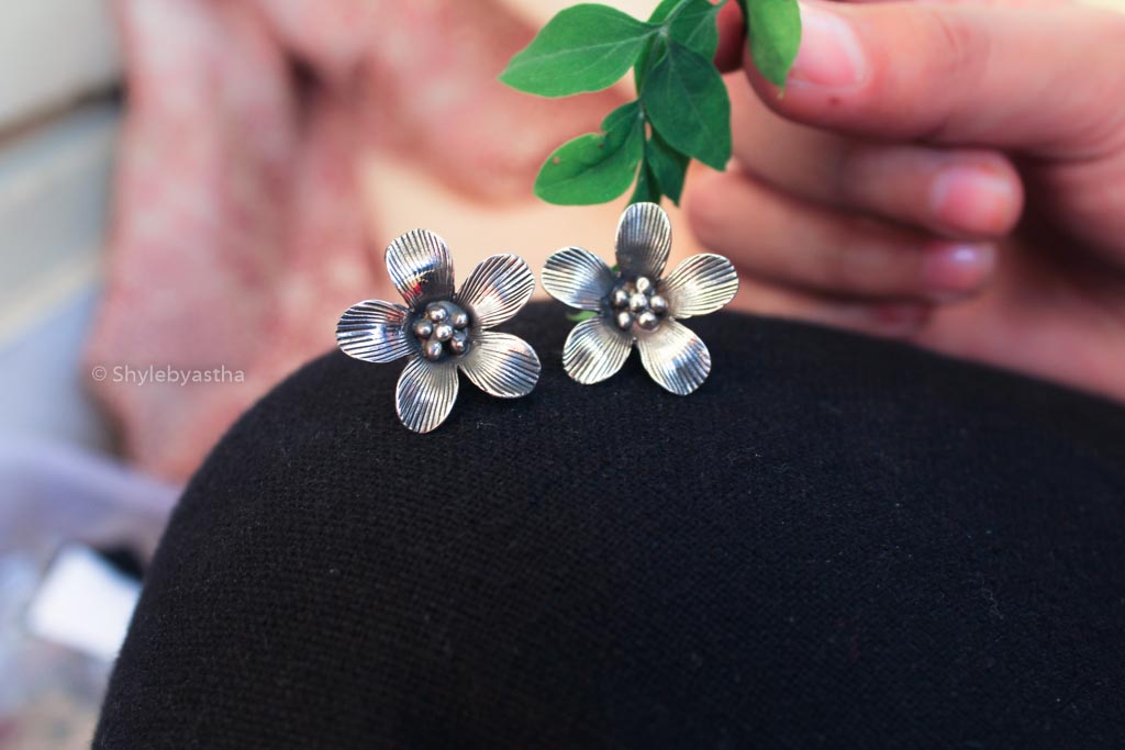 Moh Small Flower Studs