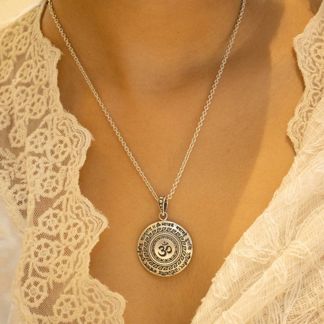 925 pure silver Maha Mrityunjaya mantra Om necklace, alternate view