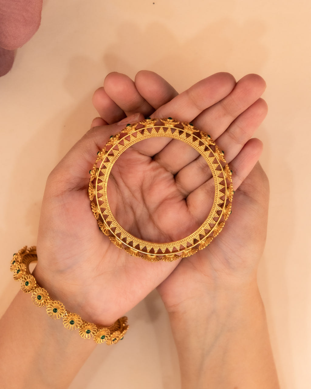 Mizoya Carved Flower Green Gold Jadau Kada