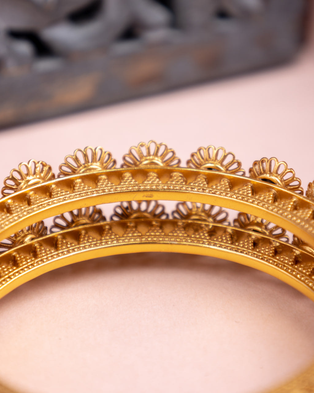 Mizoya Carved Flower Green Gold Jadau Kada