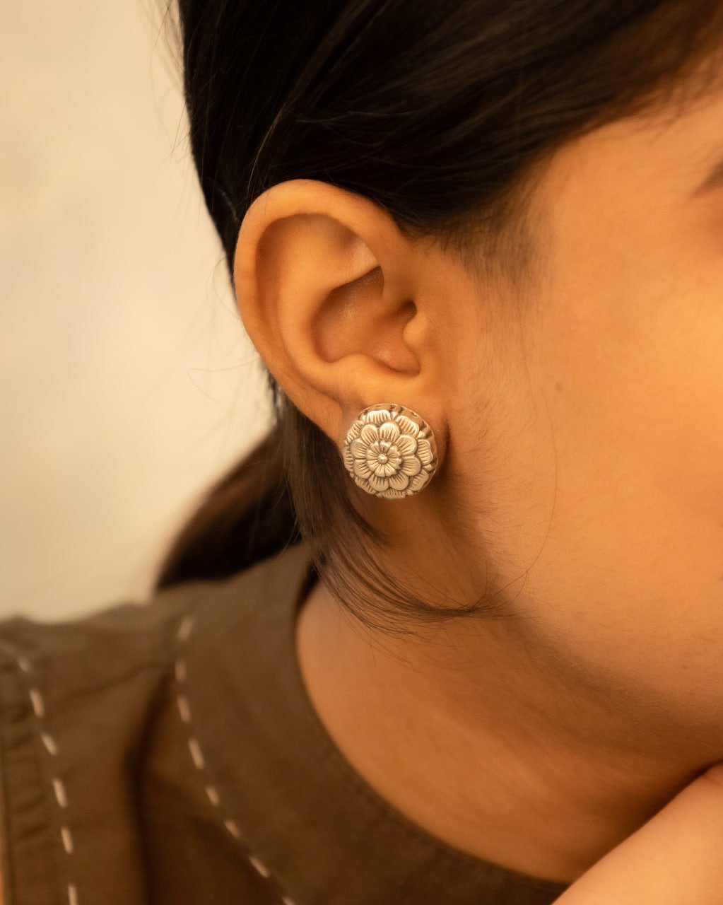 Mizoya Embossed Flower Sadabahaar Earring